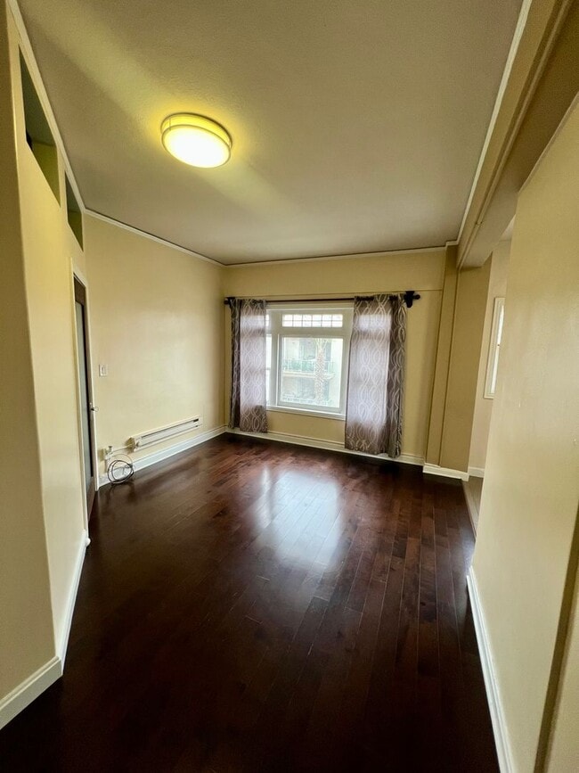 1030 E Ocean Blvd in Long Beach, CA - Building Photo - Building Photo