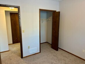 10342 Lever St NE in Circle Pines, MN - Building Photo - Building Photo