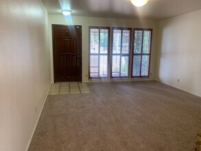 5536 Winding Way in Carmichael, CA - Building Photo - Building Photo