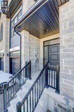 16 Sandstone St in Cambridge, ON - Building Photo - Building Photo
