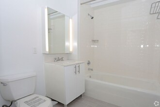 4620 Center Blvd in Long Island City, NY - Building Photo - Building Photo