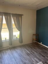 312 Desnoyer St, Unit DesNoyer B in Kaukauna, WI - Building Photo - Building Photo