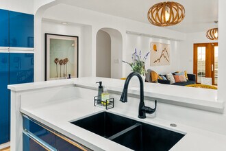 3743 Latrobe St in Los Angeles, CA - Foto de edificio - Building Photo