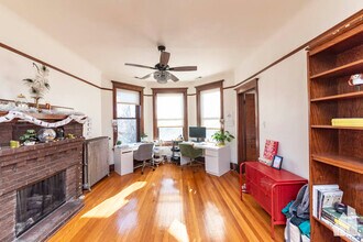 842 W Waveland Ave, Unit 2 in Chicago, IL - Building Photo - Building Photo