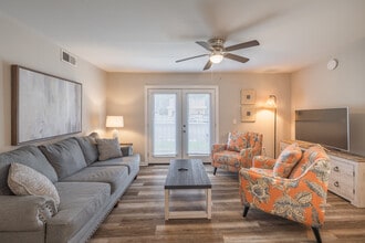 403 S Thomas Rd in Florence, SC - Foto de edificio - Interior Photo