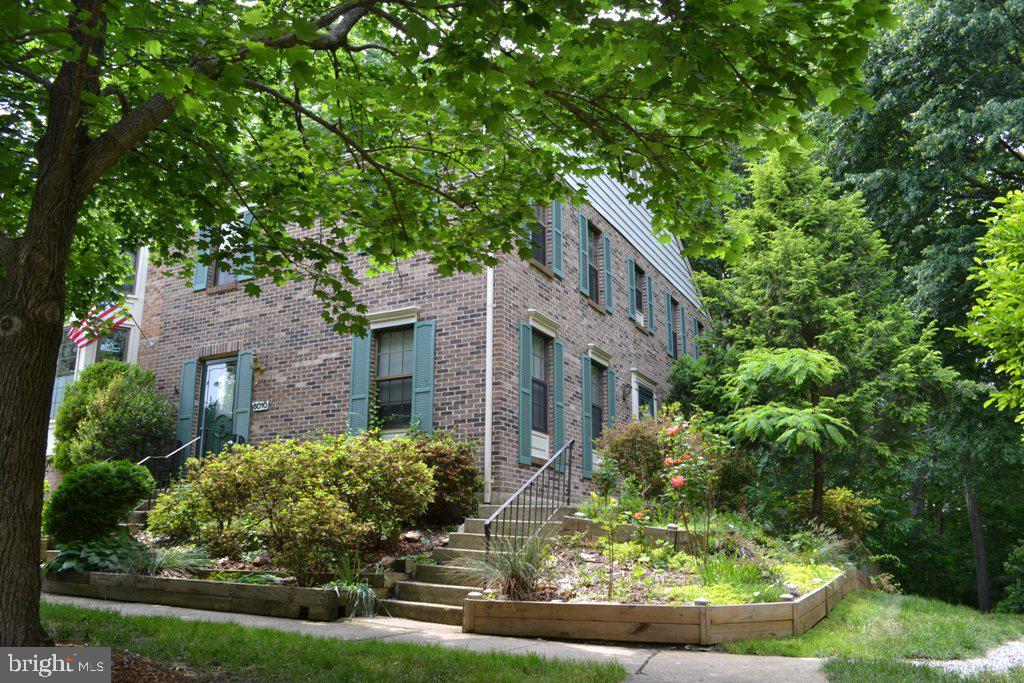 6010 Heathwick Ct in Burke, VA - Building Photo