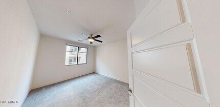 15501 N Dial Blvd in Scottsdale, AZ - Building Photo - Building Photo