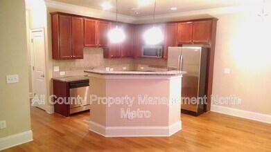 6465 Chariot St in Sandy Springs, GA - Building Photo - Building Photo