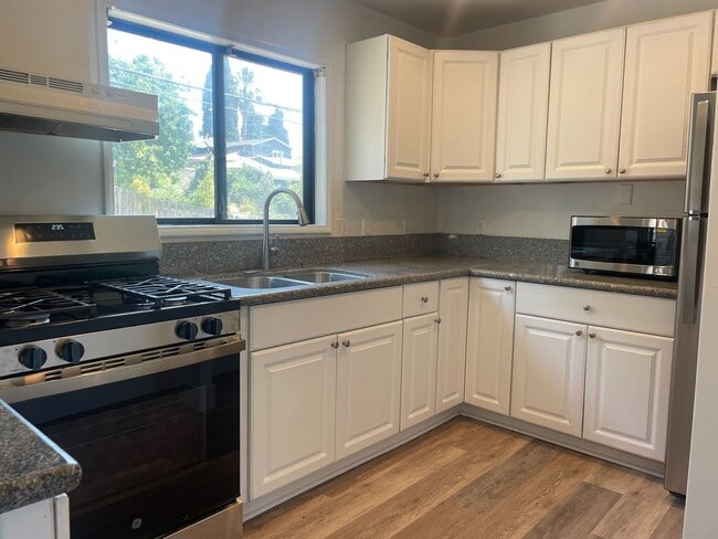 633 E 4th Ave in Escondido, CA - Building Photo - Building Photo