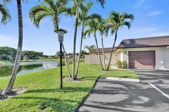 125 Lake Paula Dr in West Palm Beach, FL - Building Photo - Building Photo