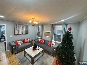 460 Ave E in Bayonne, NJ - Foto de edificio - Building Photo