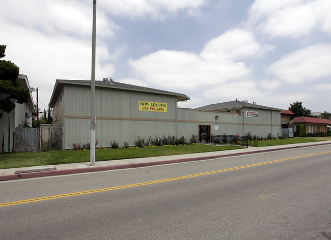 2425 Garvey Ave in West Covina, CA - Foto de edificio - Building Photo