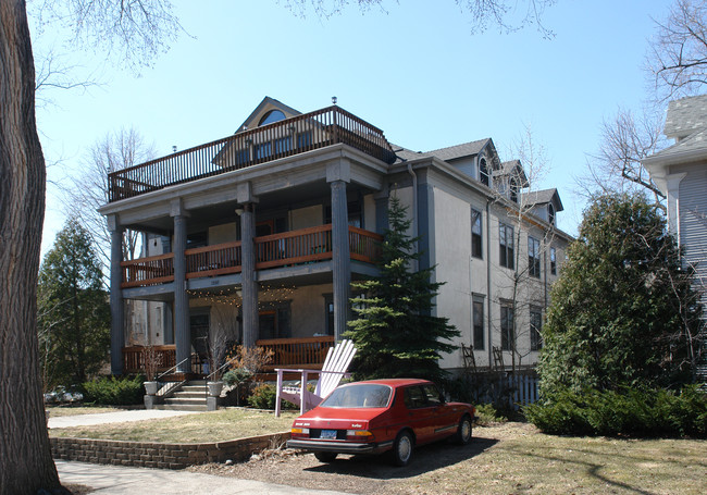 2648 Humboldt Ave S in Minneapolis, MN - Building Photo - Building Photo