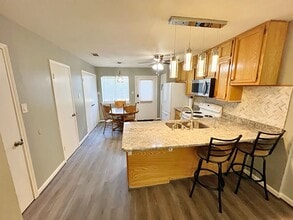 724 S Welch St in Denton, TX - Building Photo - Building Photo