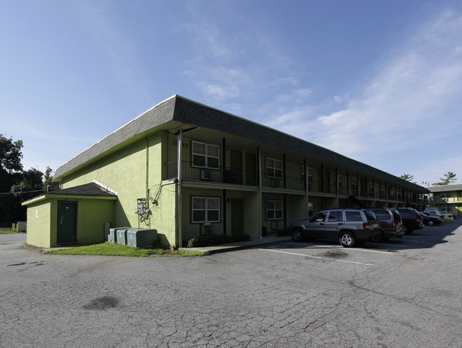 Green Springs Apartments in College Park, GA - Foto de edificio - Building Photo