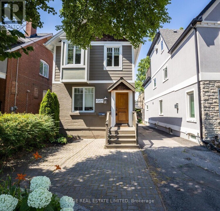 100 Craighurst Ave in Toronto, ON - Building Photo