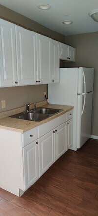 605 N Wolf Rd photo'