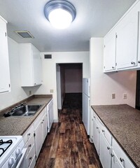 Stonegate Village Apartments in Davis, CA - Building Photo - Building Photo