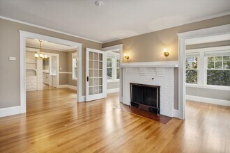 31 Brandon Rd, Unit Apt. 2 in Milton, MA - Building Photo - Building Photo