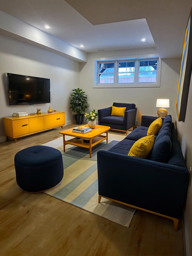 153 Mary St in Barrie, ON - Building Photo - Building Photo