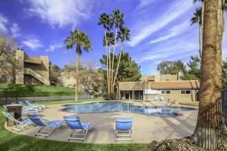 Desert Bay Apartments in Laughlin, NV - Foto de edificio - Building Photo