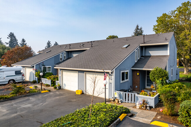 Village Gateway Apartments in Portland, OR - Building Photo - Building Photo