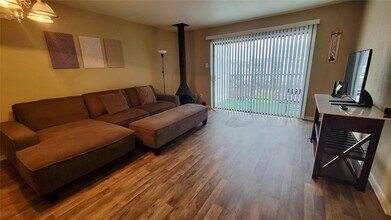 2824 S Bartell Dr in Houston, TX - Building Photo - Building Photo