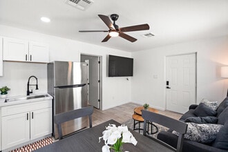 2302 W Colter St in Phoenix, AZ - Foto de edificio - Building Photo