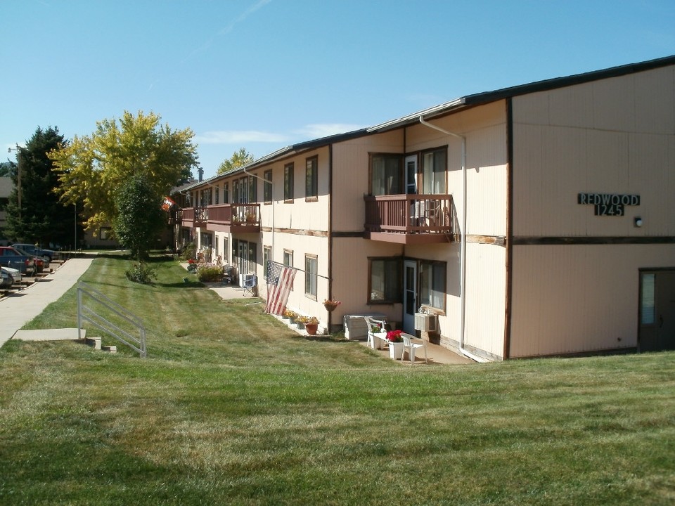 Redwood Apartments in Spearfish, SD - Building Photo