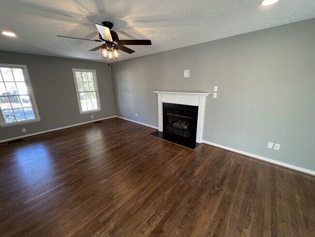 618 McCauliff Dr in North Chesterfield, VA - Building Photo - Building Photo