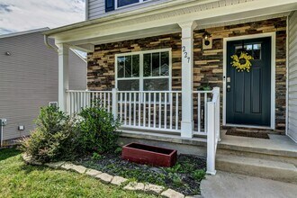 227 Roper St in Candler, NC - Building Photo - Building Photo