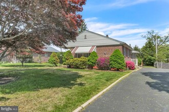 915 Springhaven Rd in Springfield, PA - Building Photo - Building Photo