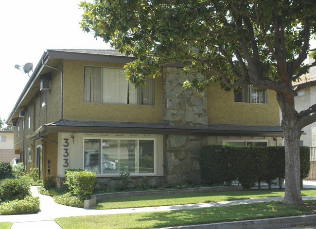 333 N Monterey St in Alhambra, CA - Foto de edificio - Building Photo