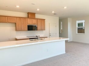 2240 Gladiola Dr in Hollister, CA - Building Photo - Building Photo