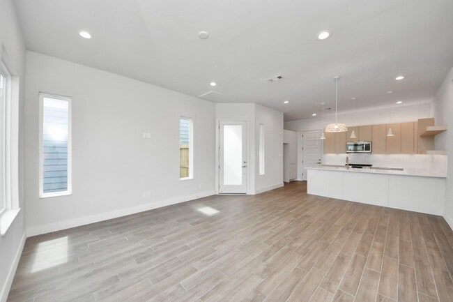 property at 3015 Pelon Cay Dr