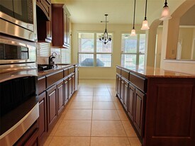 5551 Twin Rivers Ln in Sugar Land, TX - Building Photo