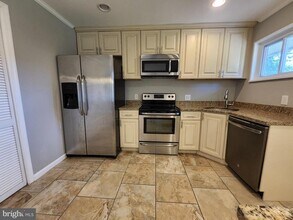 6205 Yosemite Dr in Alexandria, VA - Building Photo - Building Photo