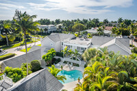 Beachwalk in Naples, FL - Foto de edificio - Building Photo