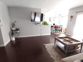 5403 Newcastle Ave, Unit 66 in Encino, CA - Building Photo - Building Photo