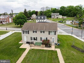 10 Terry Ct in Downingtown, PA - Building Photo
