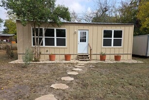 505 East Ln in Kerrville, TX - Building Photo