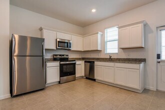 2084 Hemingway Cir in Groveland, FL - Building Photo - Building Photo