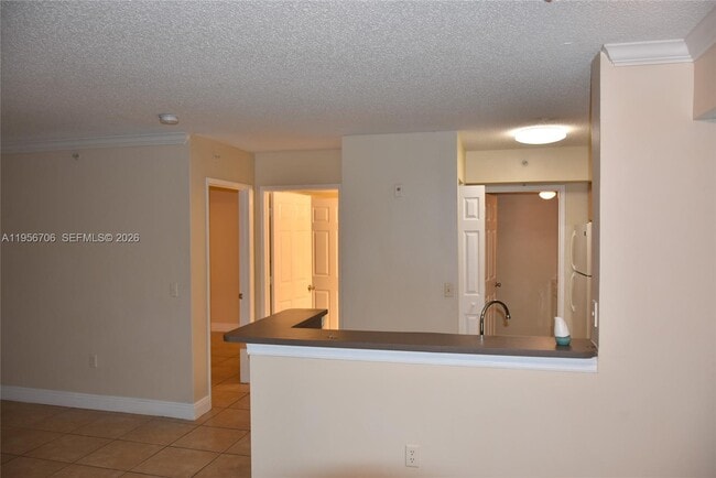 2433 Centergate Dr in Miramar, FL - Building Photo - Building Photo