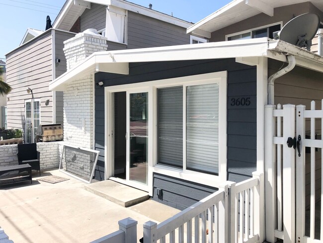 3605 W Balboa Blvd in Newport Beach, CA - Foto de edificio - Building Photo