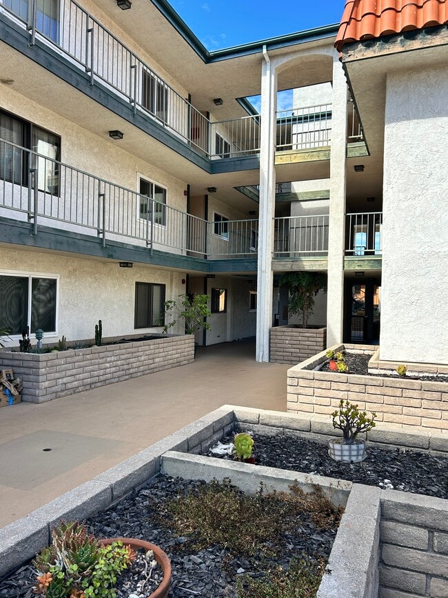 745 Main St, Unit #205 in El Segundo, CA - Building Photo - Building Photo