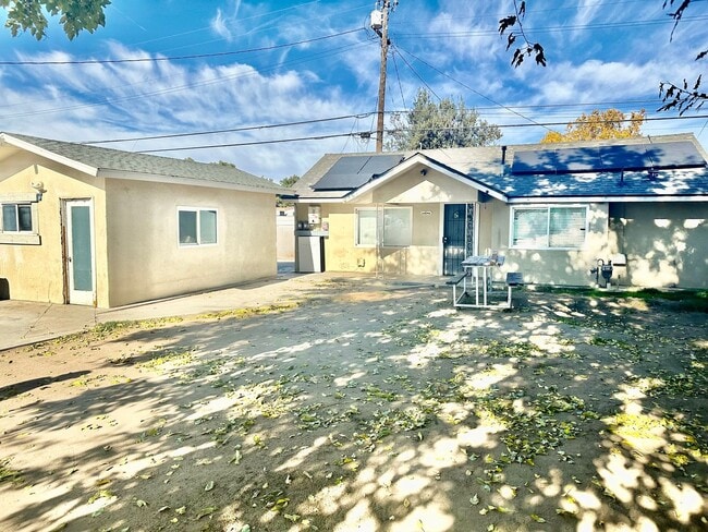 3351 E Lyell Ave in Fresno, CA - Building Photo - Building Photo