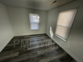 208 N Ash St in Wichita, KS - Building Photo - Building Photo