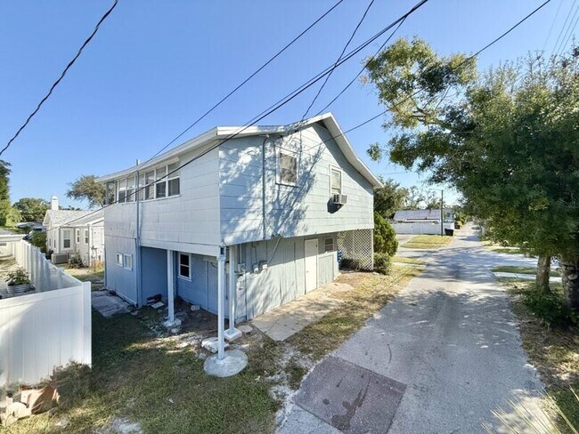 501 53rd St S in St. Petersburg, FL - Foto de edificio - Building Photo