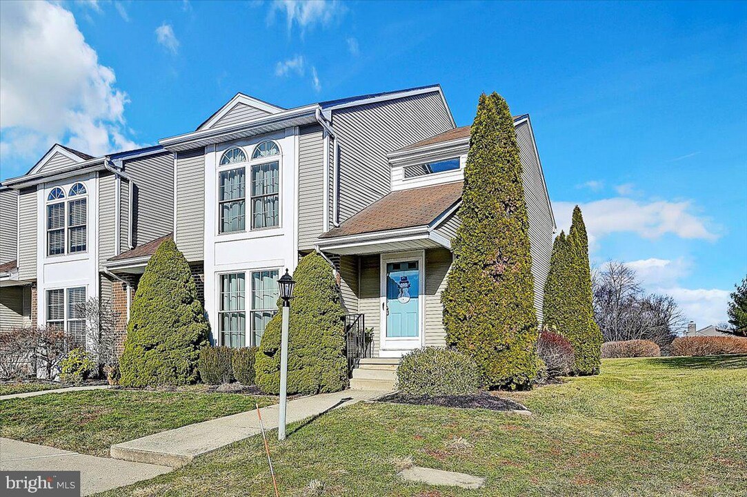 126 Teakwood Ct in Norristown, PA - Foto de edificio