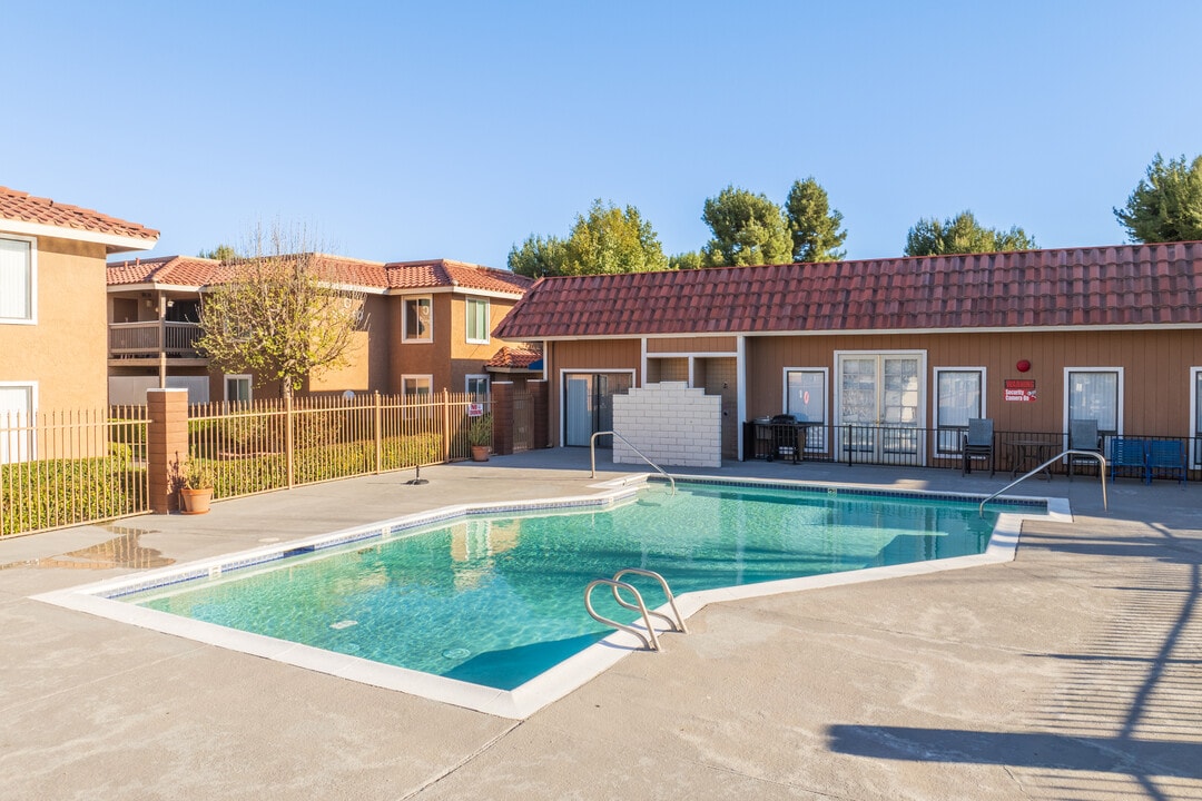 Newporter Apartments in Victorville, CA - Foto de edificio